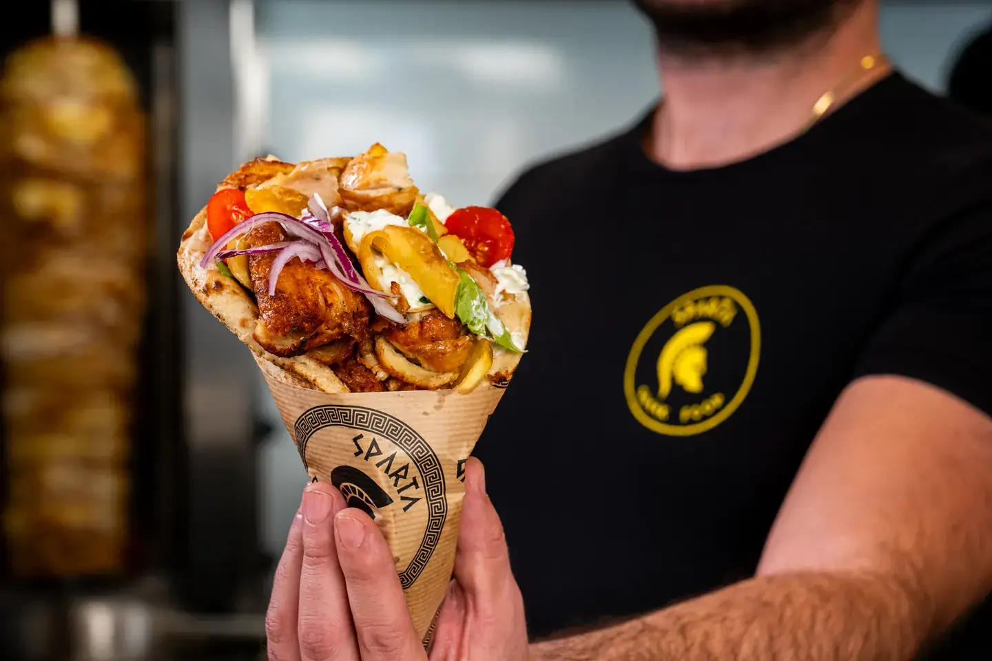 Sparta Greek Food — Pita Gyros appena sfornata con gyros di pollo e tzatziki